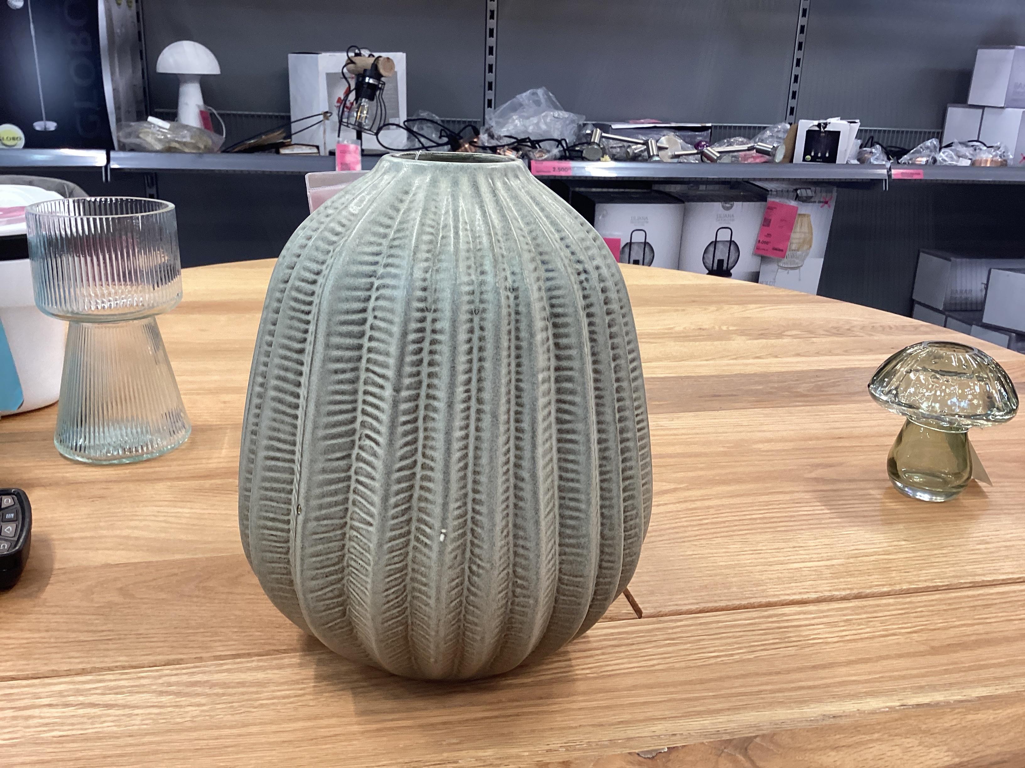 OUTLET CSEPEL VÁZA CATCUS