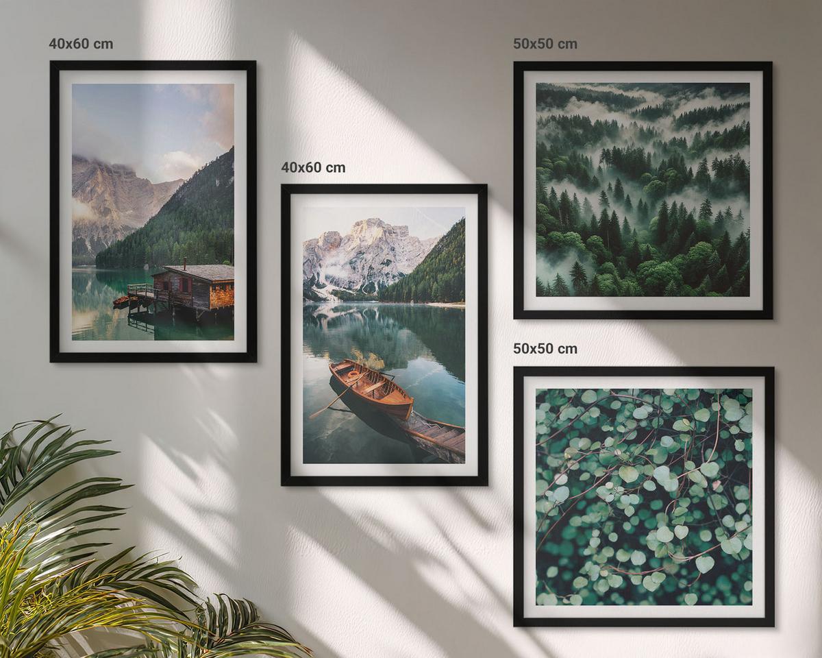 BILDER SET 4er Set - 50x50 cm & 40x60 cm Schwarzer Rahmen - Nebel auf dem Bergsee, Bootsfahrten, Nebel - Schwarz, Kunststoff (50/50cm) - TULUP