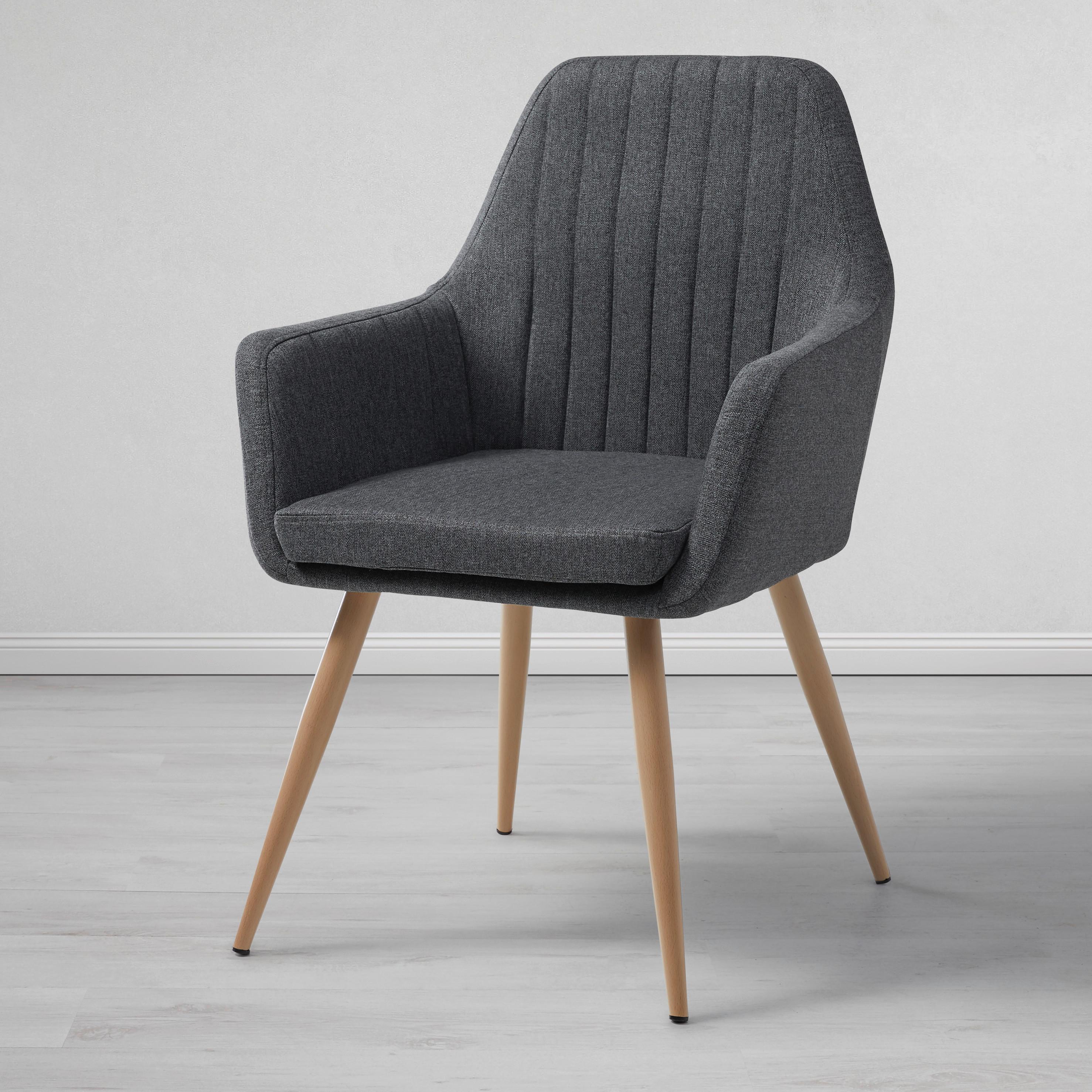 Grauer Armlehnstuhl mit robusten Holzbeinen und Stoffbezug von mömax