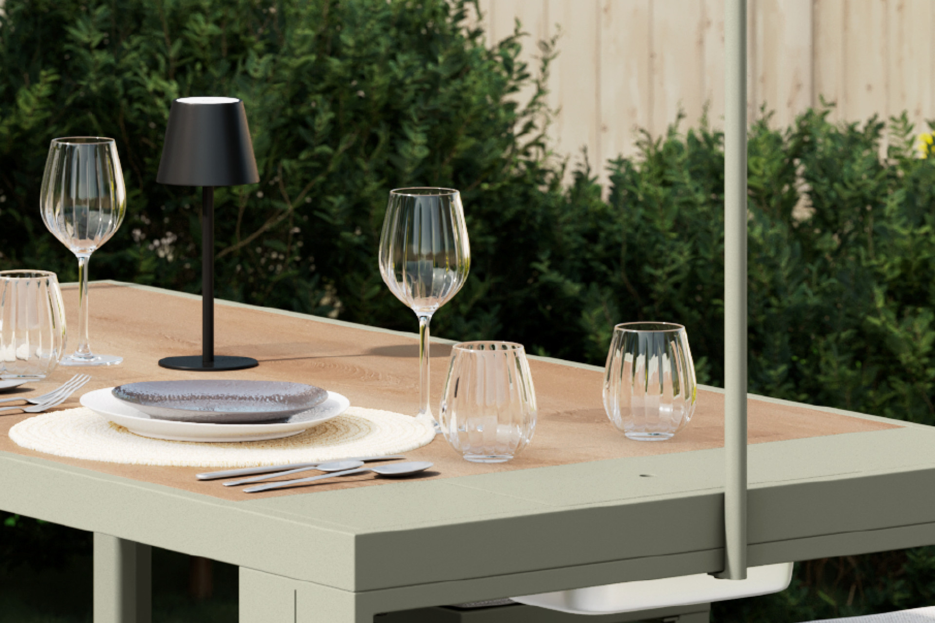 Gartenset Tischplatte Naturfarbe Holzoptik SPC-Kunststoff in matter Optik Vorrichtung über dem Tisch