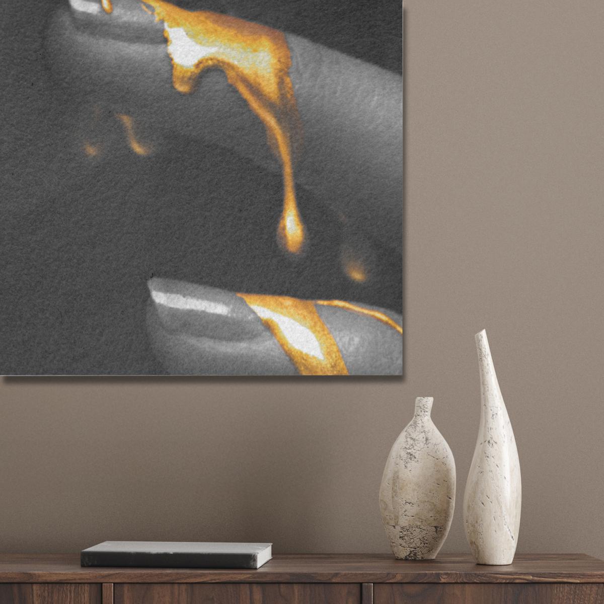 AKUSTIKBILD Frau - Schwarz - Gold - Gesicht - Lippen Wanddeko 70x100 cm - Goldfarben, Kunststoff (70/100/0.9cm) - MuchoWow