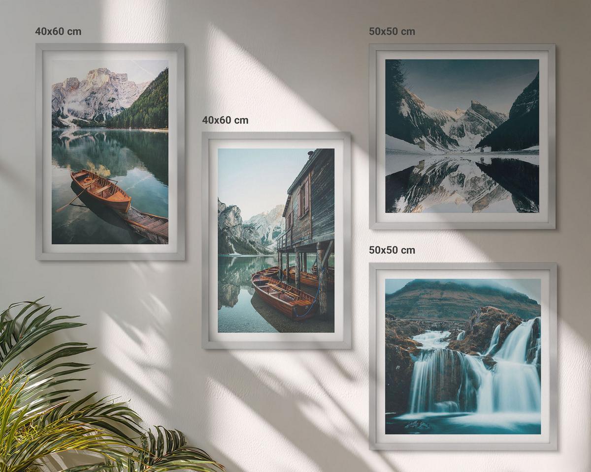 BILDER SET 4er Set - 50x50 cm & 40x60 cm Silberner Rahmen - Spiegelung der Boote auf Bergseen - Silberfarben, Kunststoff (50/50cm) - TULUP