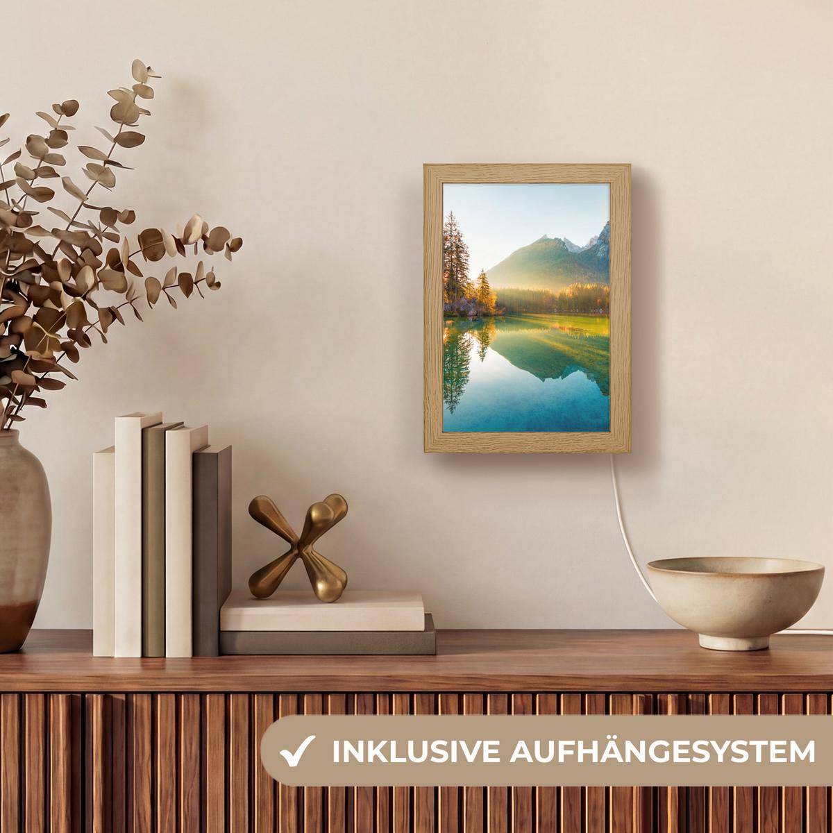 TISCHLEUCHTE See - Wald - Berge - Natur - Sonne - Landschaft 15x20 cm - Currygelb, Holzwerkstoff (8/15/20cm) - OnlyWow