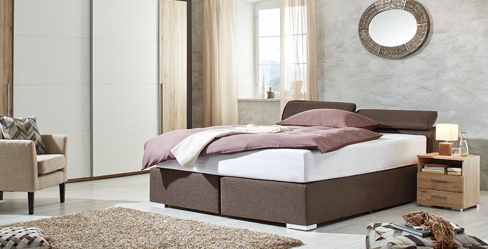 Boxspringbett in Braun, manuell verstellbares Kopfteil von mömax.