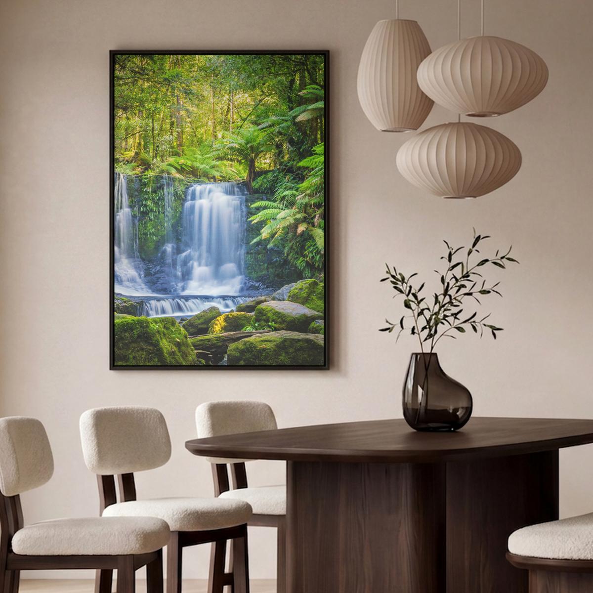 LEINWAND Bilder mit Rahmen - Dschungel - Wasserfall - Australien - Pflanzen - Natur - 80x120 - Dunkelgrün, Textil (80/120cm) - MuchoWow