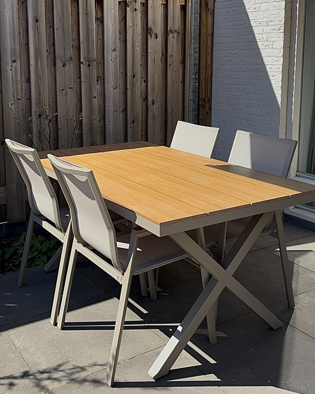 GARTENMÖBEL-SET 4-Sitzer Grau Tiano - Hellbraun/Grau, Metall - Beliani
