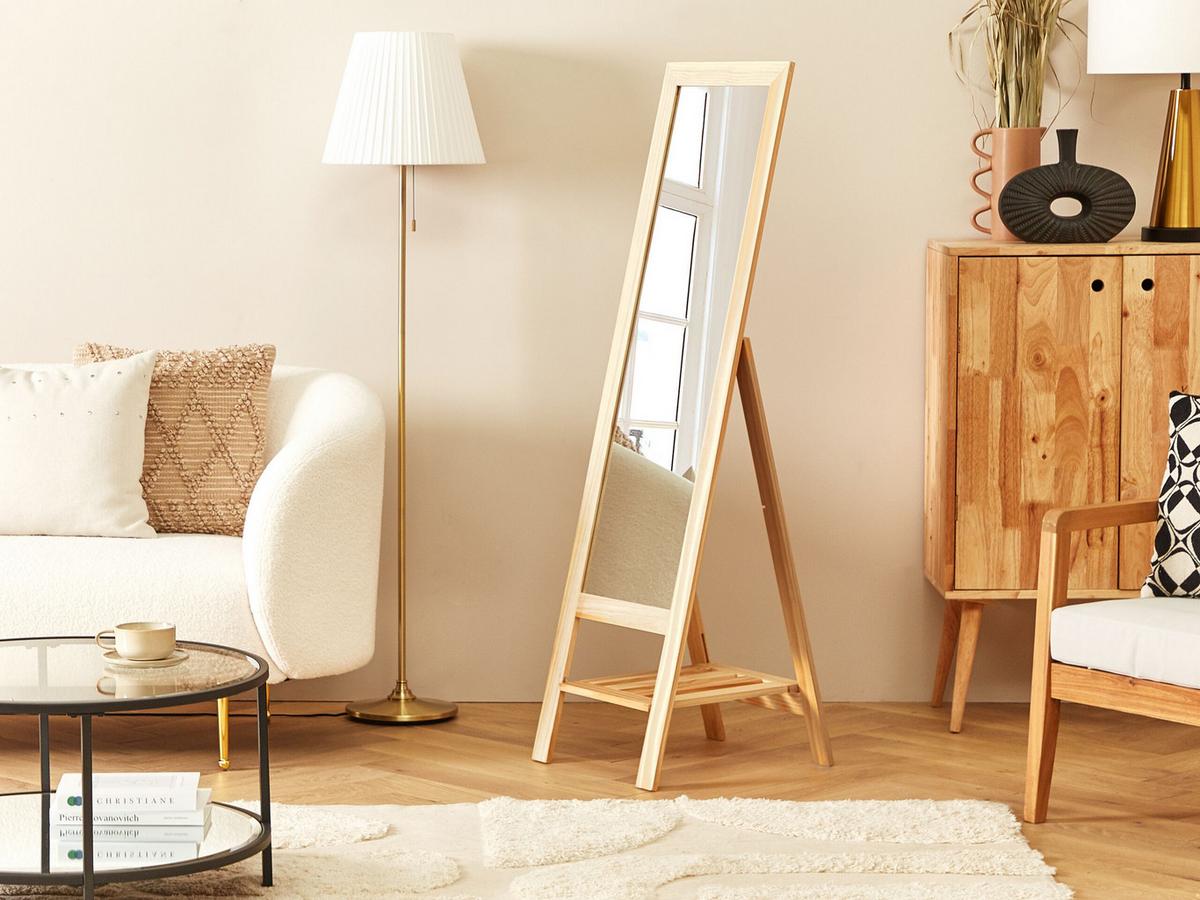 STEHSPIEGEL mit Ablage Holz hellbraun rechteckig 40/145 cm Luisant - Hellbraun, Holz (40/145/52cm) - Beliani