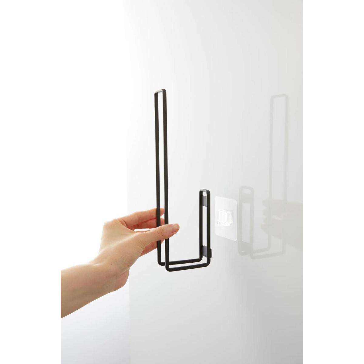 TOILETTENPAPIERHALTER mit Saugnapf – H25 cm - Schwarz, Kunststoff (7.7/25/4.5cm) - Yamazaki