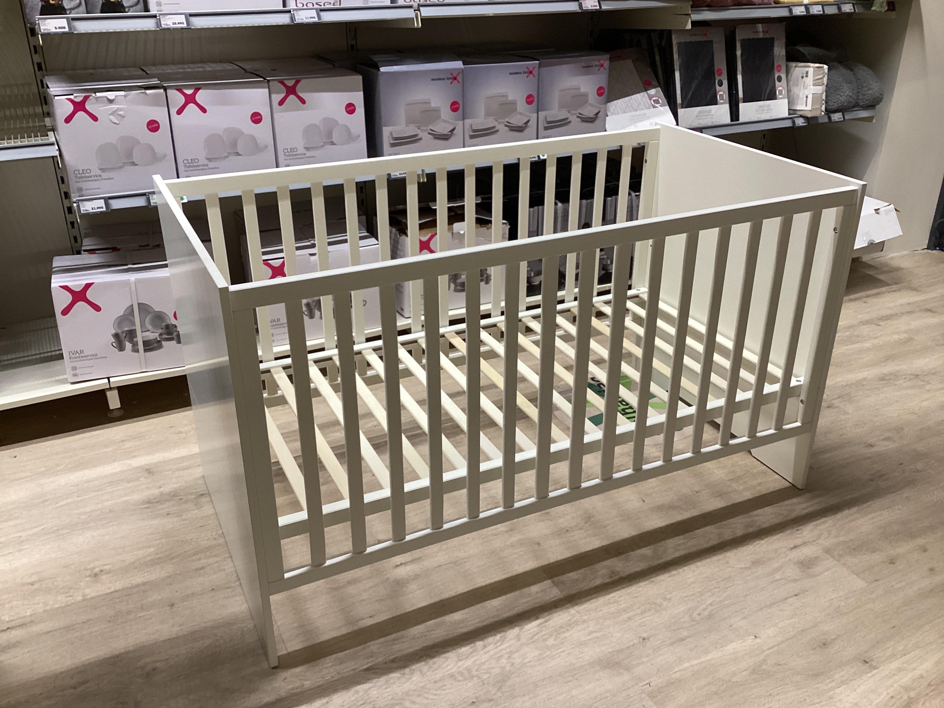 Rácsos kiságy Luna White Exklusiv