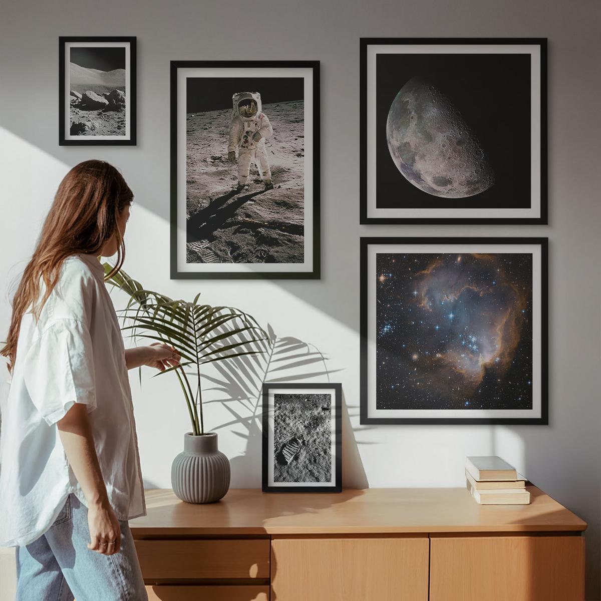 BILDER SET 5er Set - 50x50 cm & 20x30 cm & 40x60 cm Schwarzer Rahmen - Astronautenfoto vom Mond - Schwarz, Kunststoff (40/60cm) - TULUP