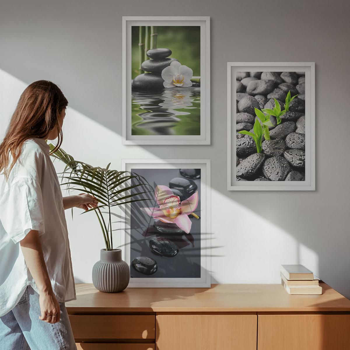 BILDER SET 3er Set - 40x60 cm Weißer Rahmen - Eine ruhige Zen-Komposition aus Blumen und Wasser - Weiß, Kunststoff (40/60cm) - TULUP