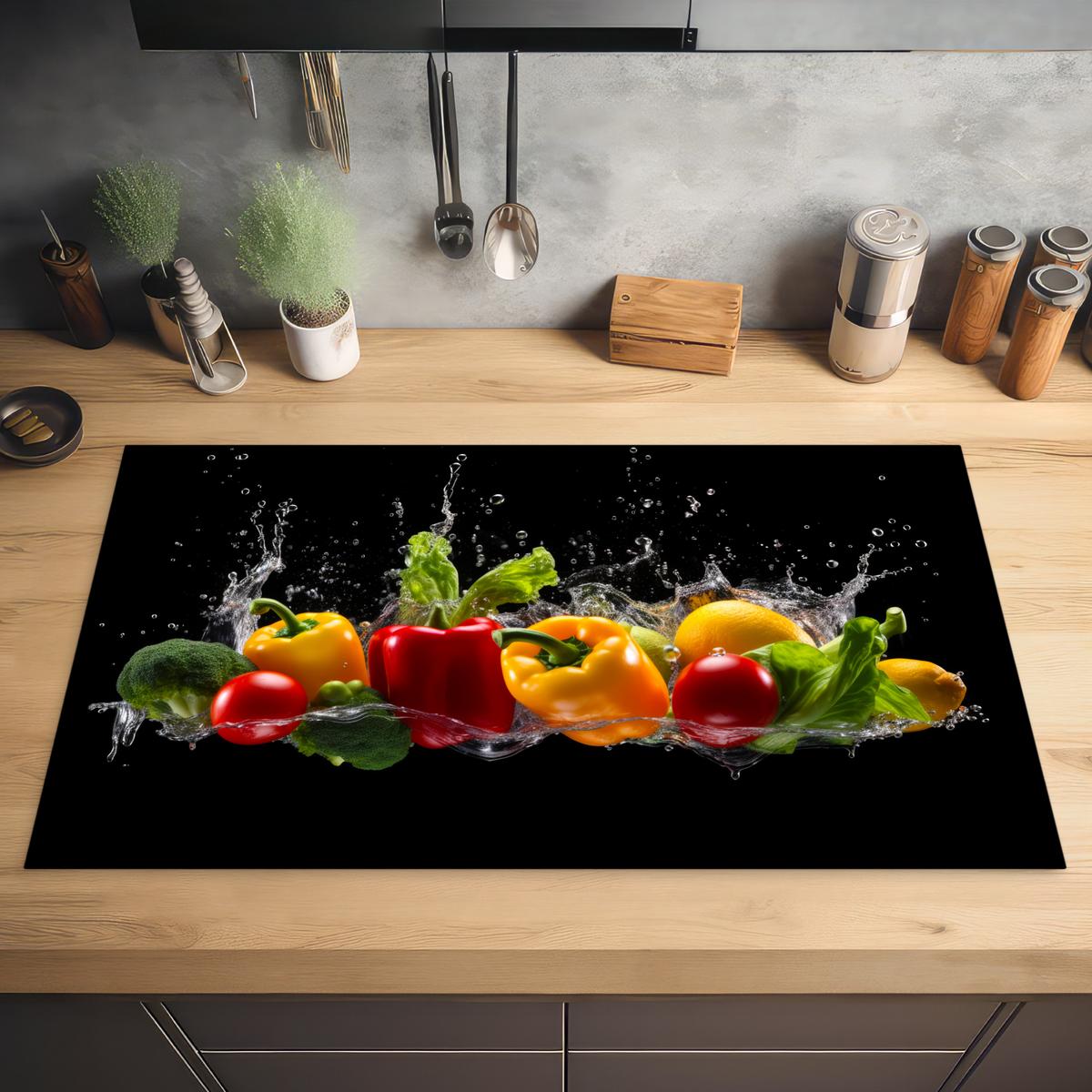 HERDABDECKPLATTE Paprika - Wasser - Gemüse - Schwarz Ceranfeldabdeckung 90x52 cm - Multicolor, Kunststoff (90/52/0.2cm) - MuchoWow