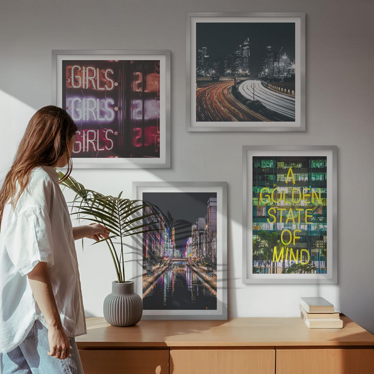 BILDER SET 4er Set - 50x50 cm & 40x60 cm Silberner Rahmen - Neonreklamen in der Stadt bei Nacht - Silberfarben, Kunststoff (50/50cm) - TULUP