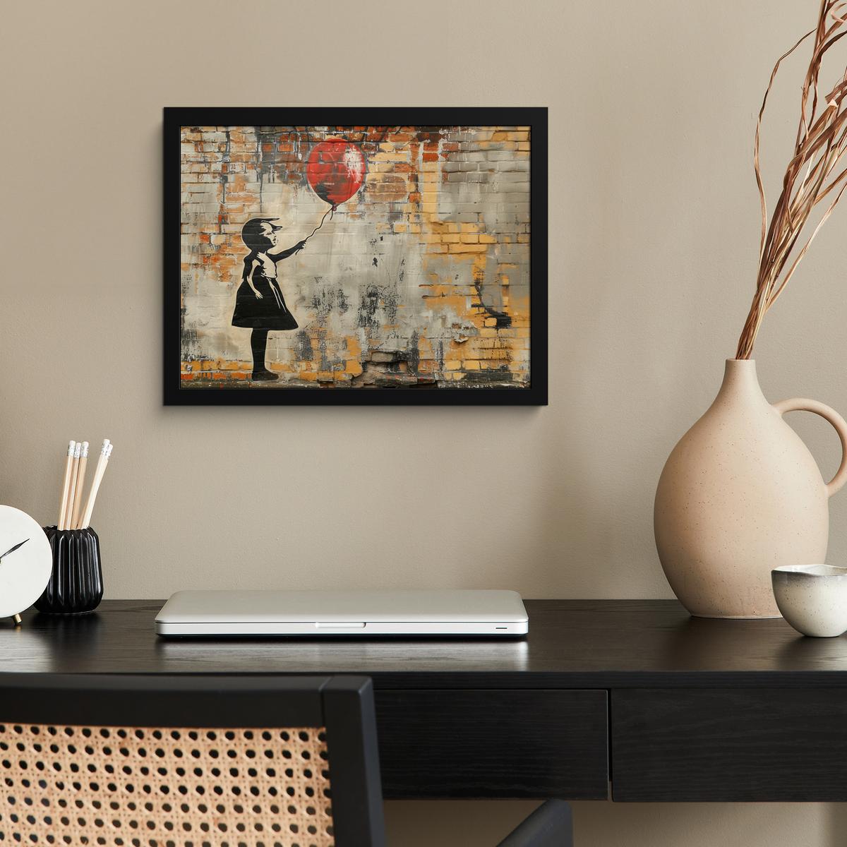 POSTER MIT RAHMENGERAHMTES BILD Graffiti - Banksy - Mädchen - Straßenkunst 40x30 cm - Sandfarben, Papier (40/30cm) - MuchoWow