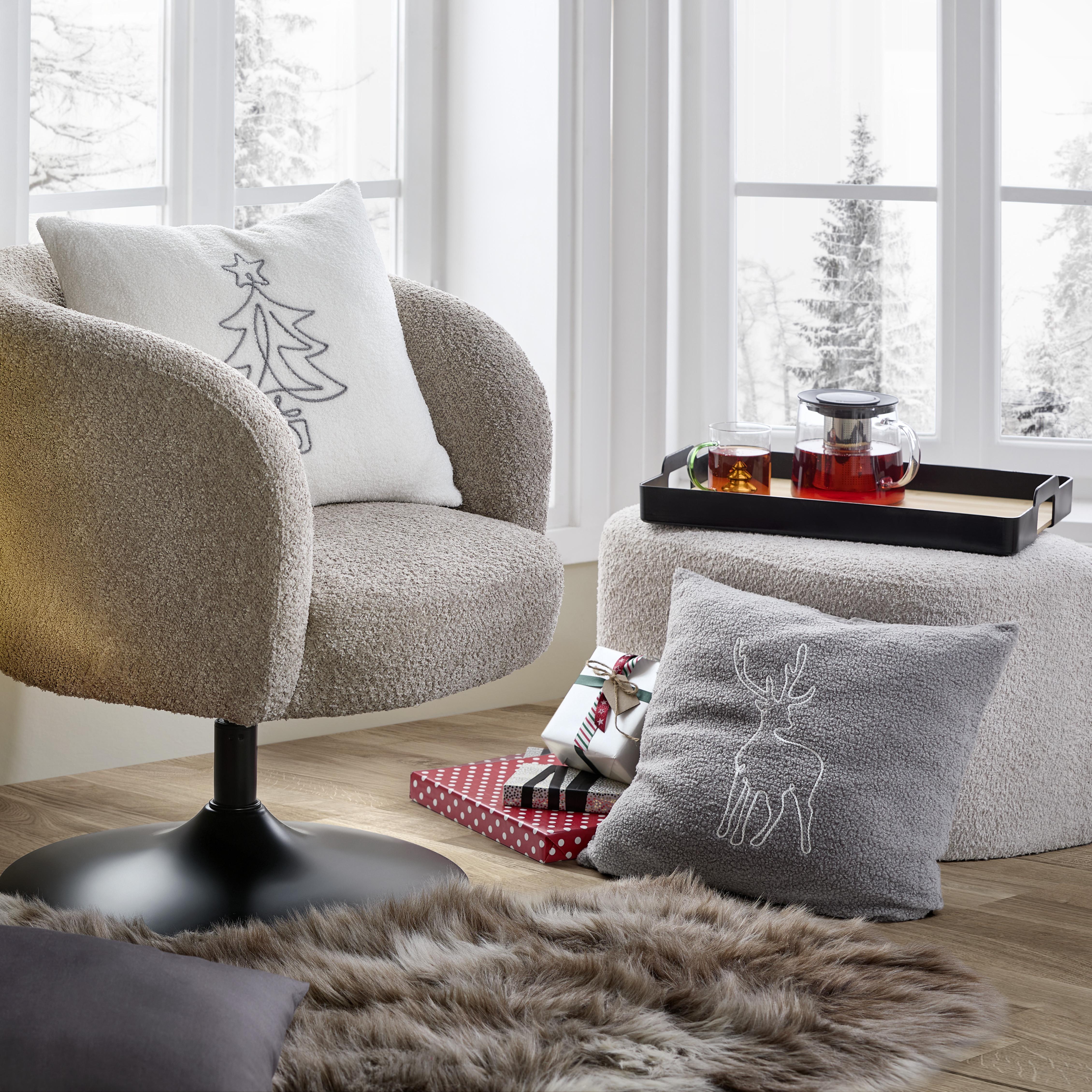 Tradícionális karácsonyi dekoráció a nappaliban 3. kép