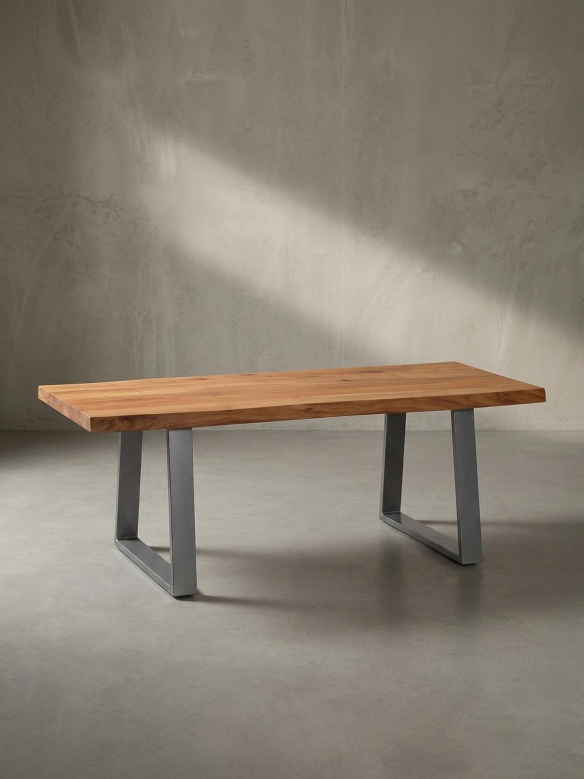 COUCHTISCH aus Akazie Massivholz mit Metall-Trapezbeinen und Baumkante im Design-Stil, Akazie-Silber 120x60x46 cm - Silberfarben/Akaziefarben, Holz/Metall (60/120/46cm) - KADIMA DESIGN