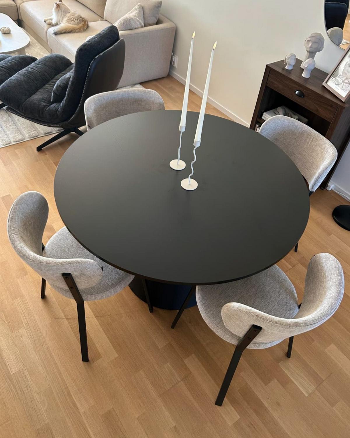 ESSTISCH Schwarz 120/120 cm Oyen - Schwarz, Holzwerkstoff (120/120/77cm) - Beliani