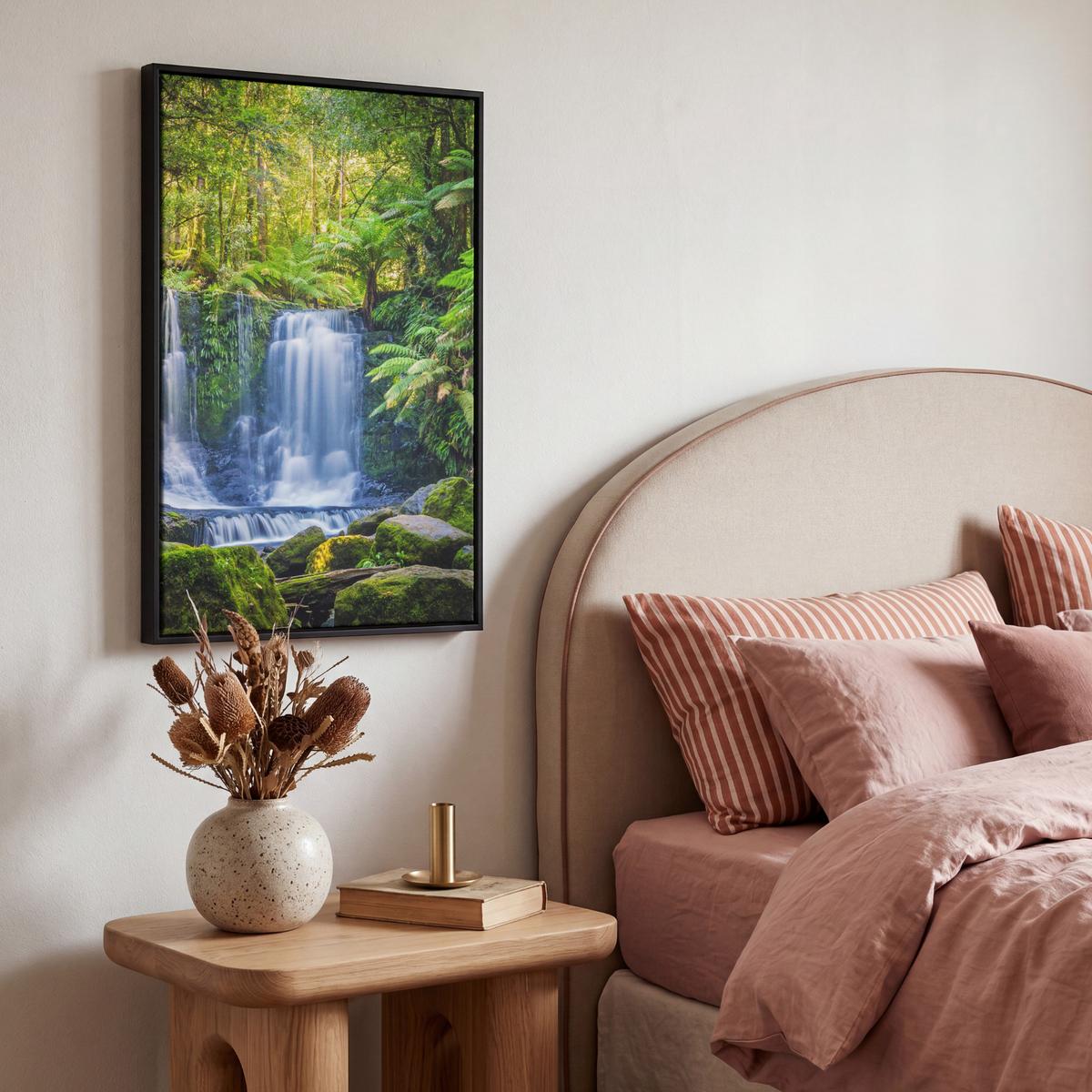 LEINWAND Bilder mit Rahmen - Dschungel - Wasserfall - Australien - Pflanzen - Natur - 40x60 - Dunkelgrün, Textil (40/60cm) - MuchoWow