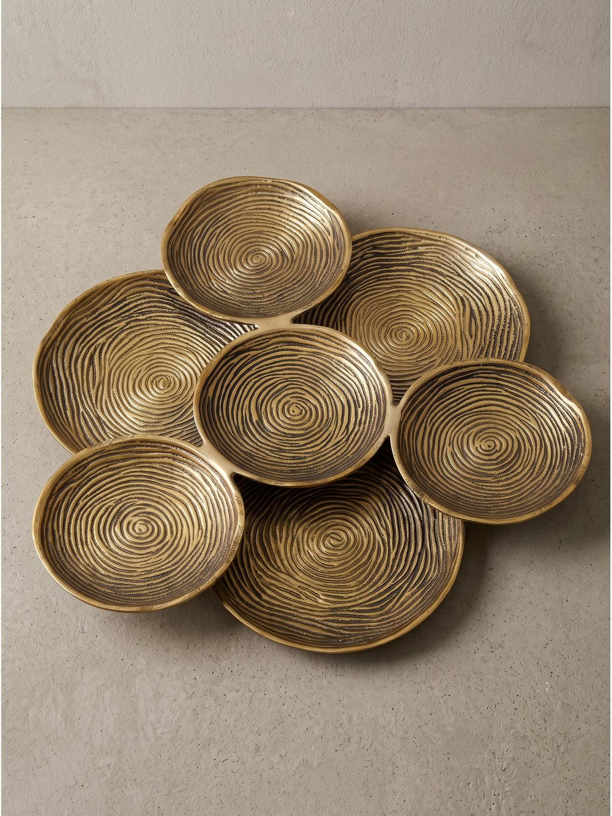 DEKOSCHALE CARMONA, Aluminium, handgefertigt, Gold, Ø 44 x 4 cm - Goldfarben, Metall (44/4cm) - KADIMA DESIGN