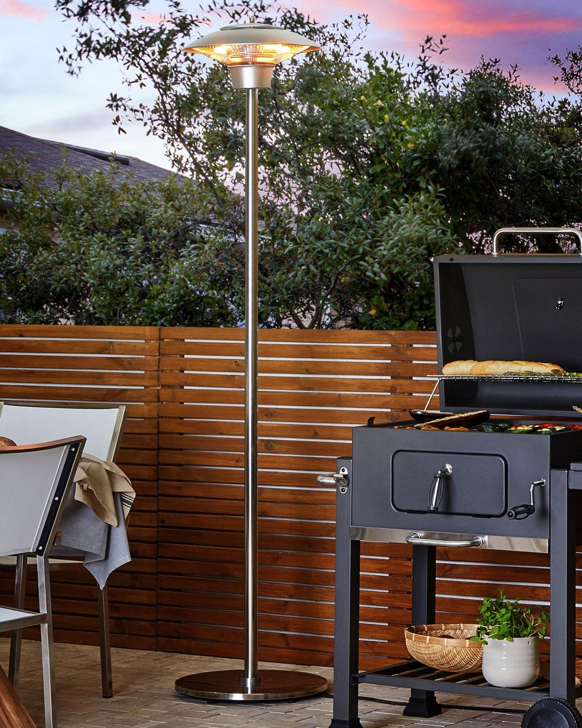 TERRASSENSTRAHLER Silber Askja - Silberfarben, Metall (45/205/45cm) - Beliani