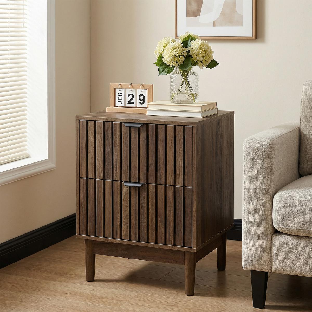 NACHTTISCH in walnuss-optik mit latten-design, 2 schubladen und massivholzbeinen - Walnussfarben, Holzwerkstoff (45/56.5/39cm) - Urban Meuble