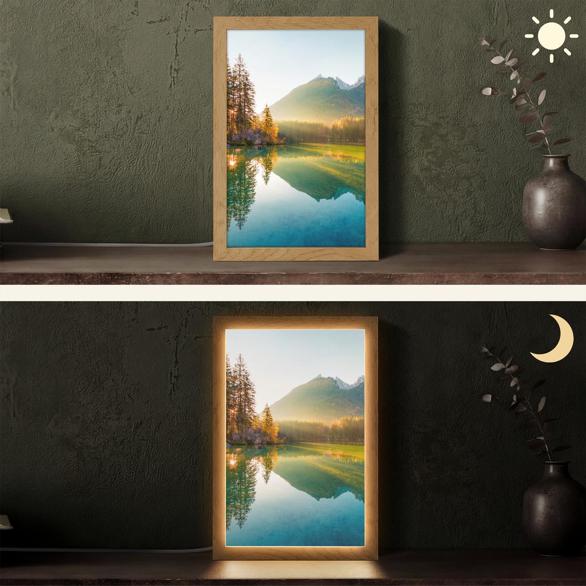 TISCHLEUCHTE See - Wald - Berge - Natur - Sonne - Landschaft 20x30 cm - Currygelb, Holzwerkstoff (8/20/30cm) - OnlyWow