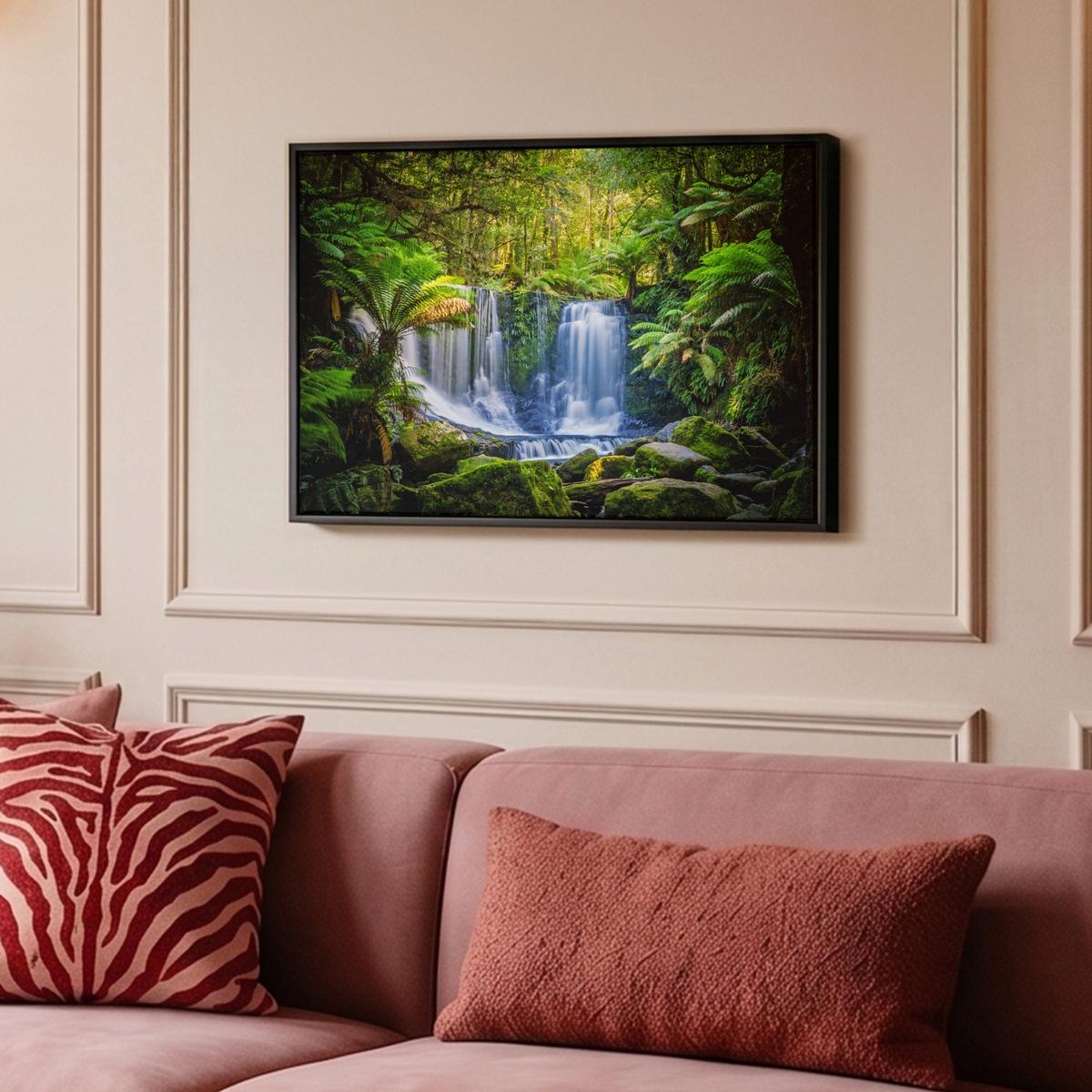 LEINWAND Bilder mit Rahmen - Dschungel - Wasserfall - Australien - Pflanzen - Natur - 60x40 - Dunkelgrün, Textil (60/40cm) - MuchoWow
