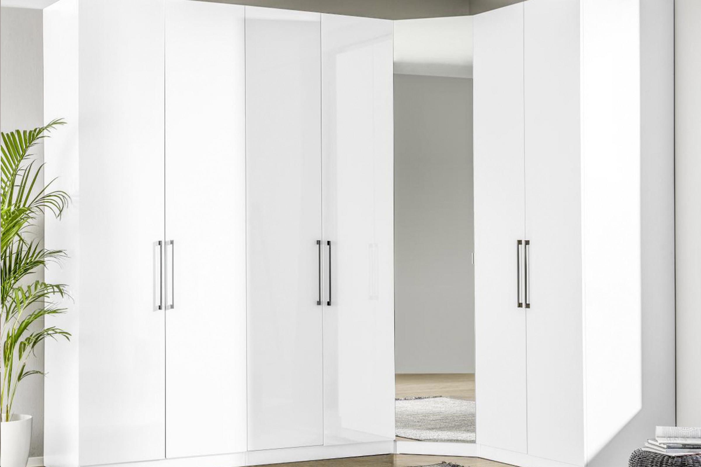 Begehbaren Kleiderschrank planen mit Schrank- und Regalsystemen mömax