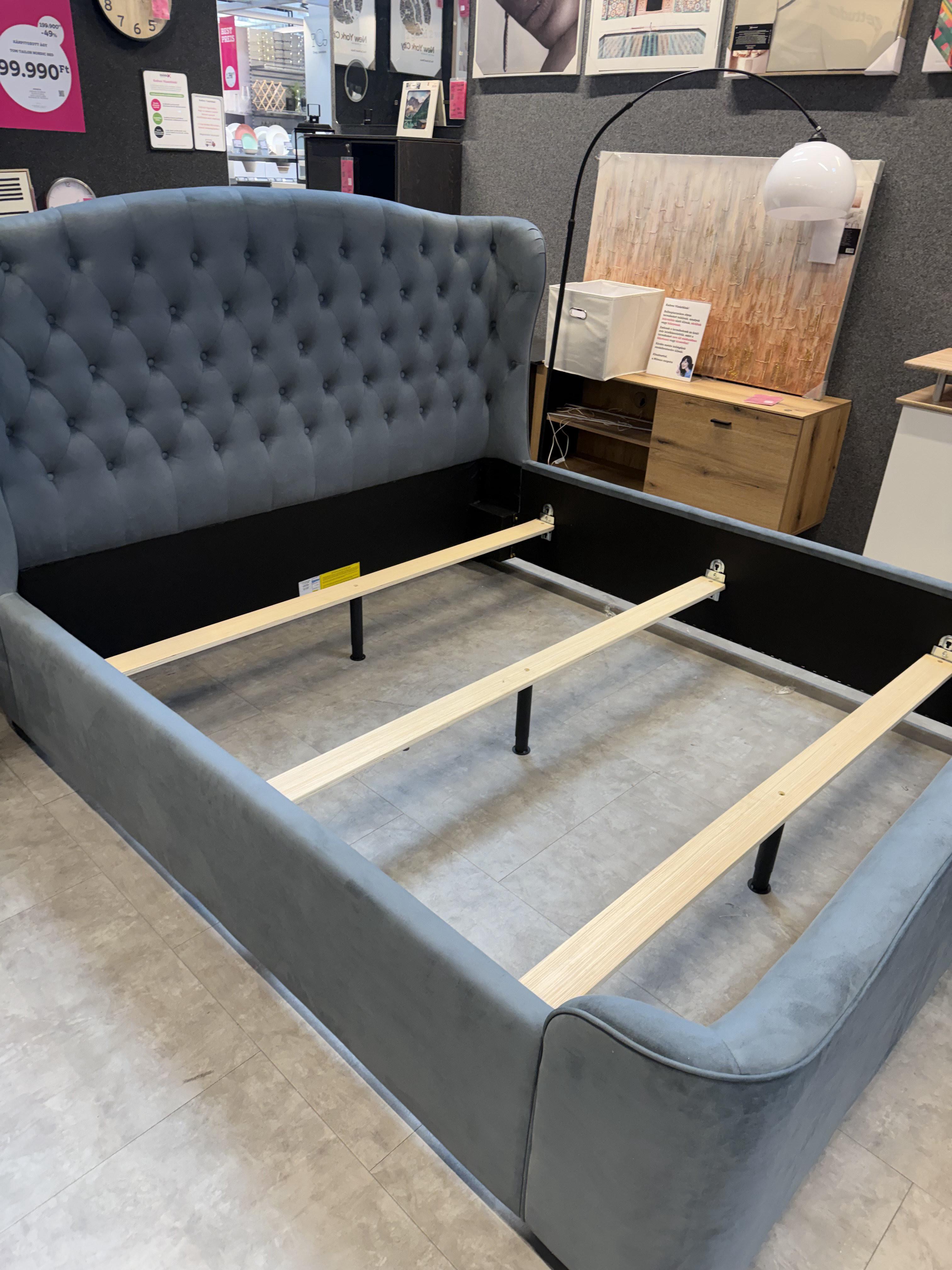 CSEPEL OUTLET KÁRPITOZOTT ÁGY ROMANTIK