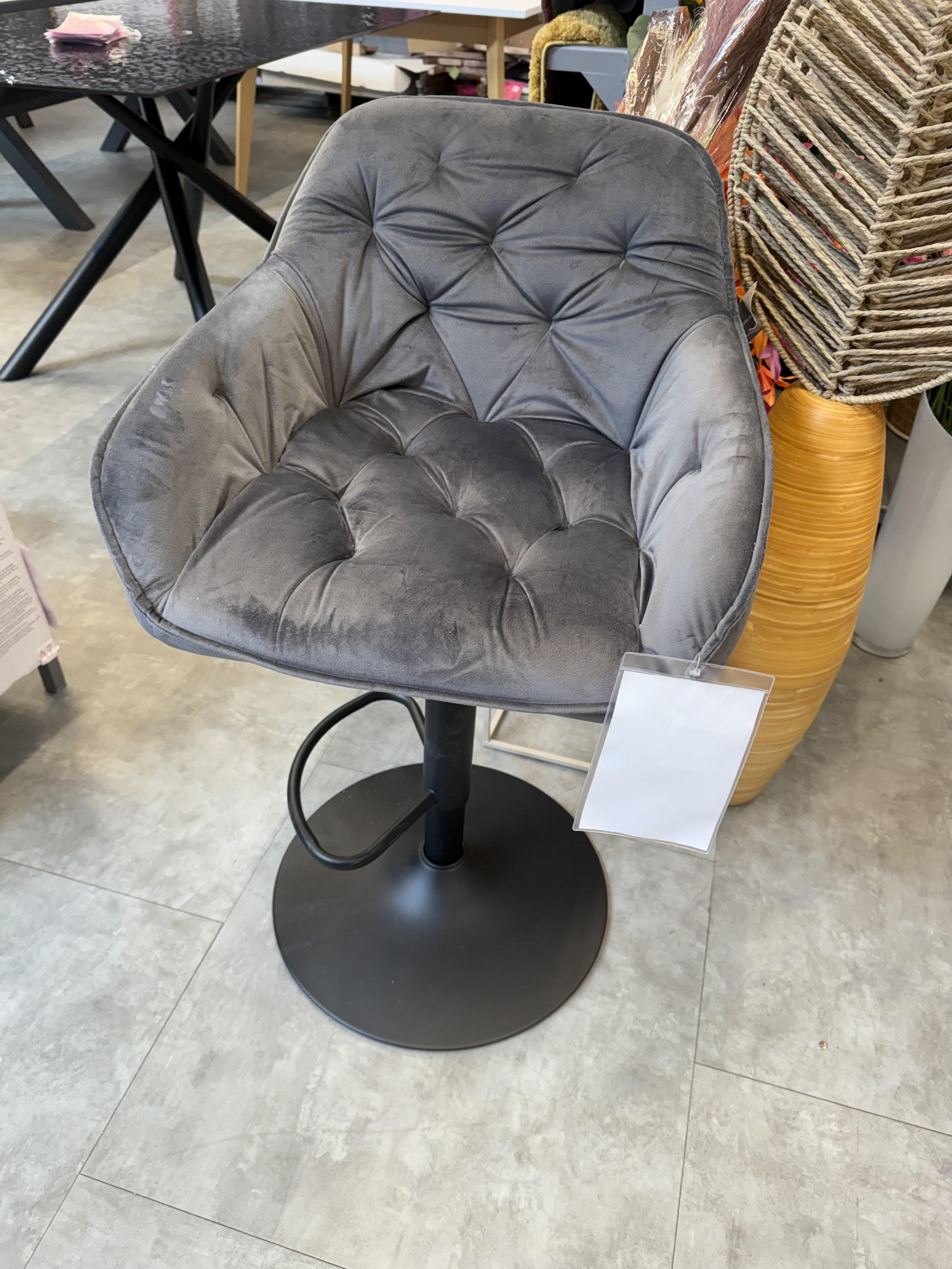 CSEPEL OUTLET BÁRSZÉK EILEEN 
