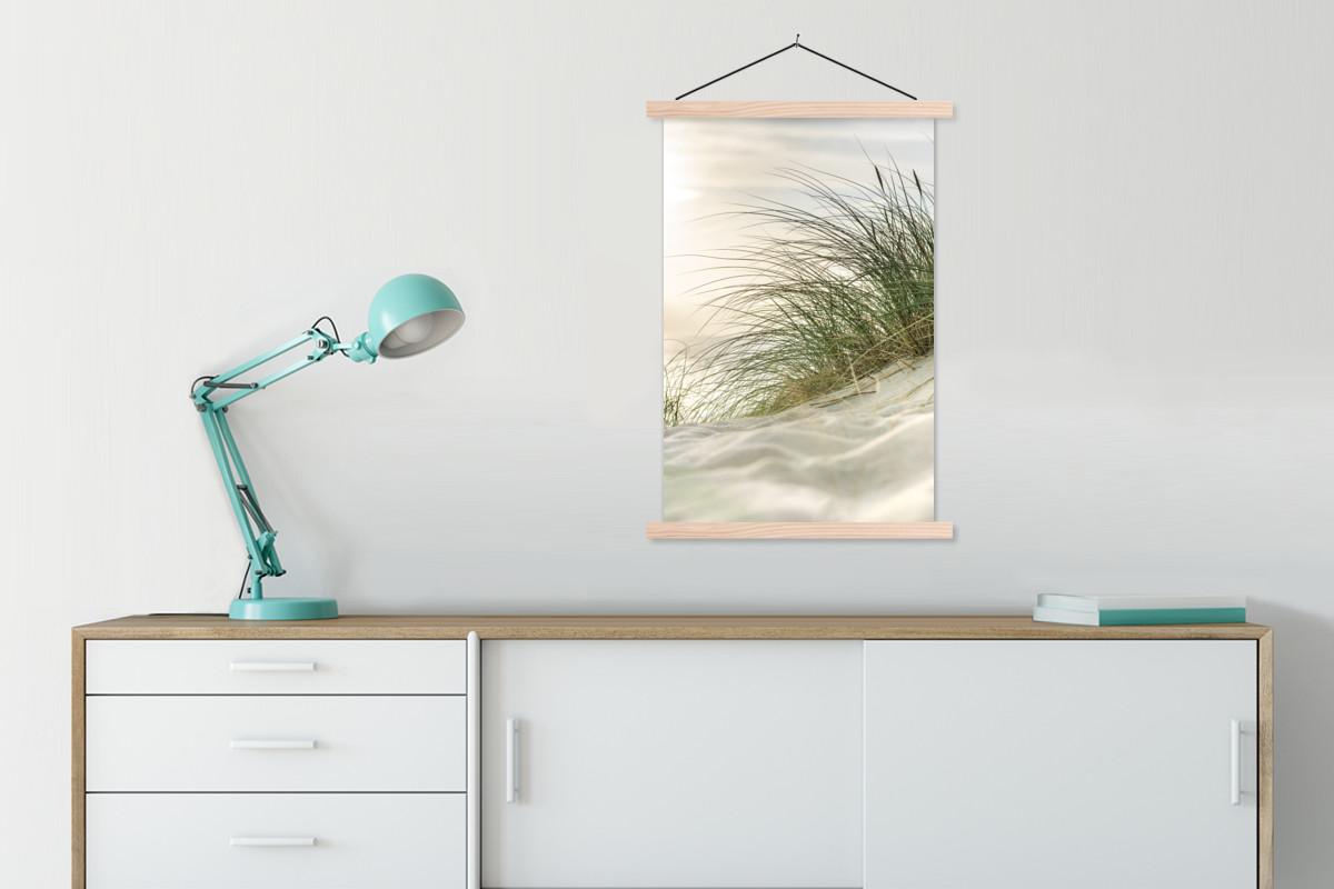 POSTER MIT MAGNETLEISTEN Dünen mit Strandhafer in der Sonne des Nationalparks Schleswig-Holsteinisches Wattenmeer Wandbild Schlafzimmer 60x90 cm - Creme, Textil (60/90/0.15cm) - MuchoWow