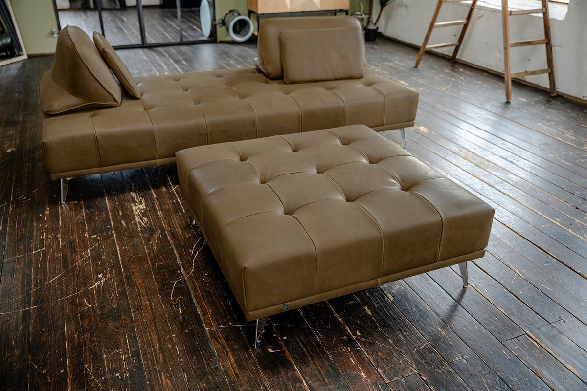 SOFA MIT HOCKER WIOLO 2ER SET Beige Leder - Beige/Silberfarben, Leder/Metall (240/83/110cm) - KAWOLA