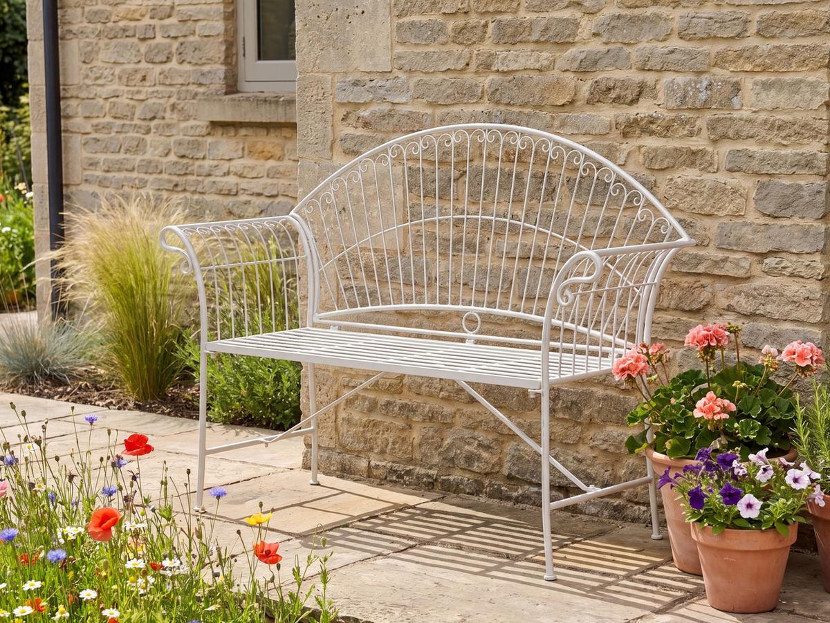 GARTENBANK 130 cm Metall Cremeweiß Gualea - Creme/Weiß, Metall (130/97/61cm) - Beliani
