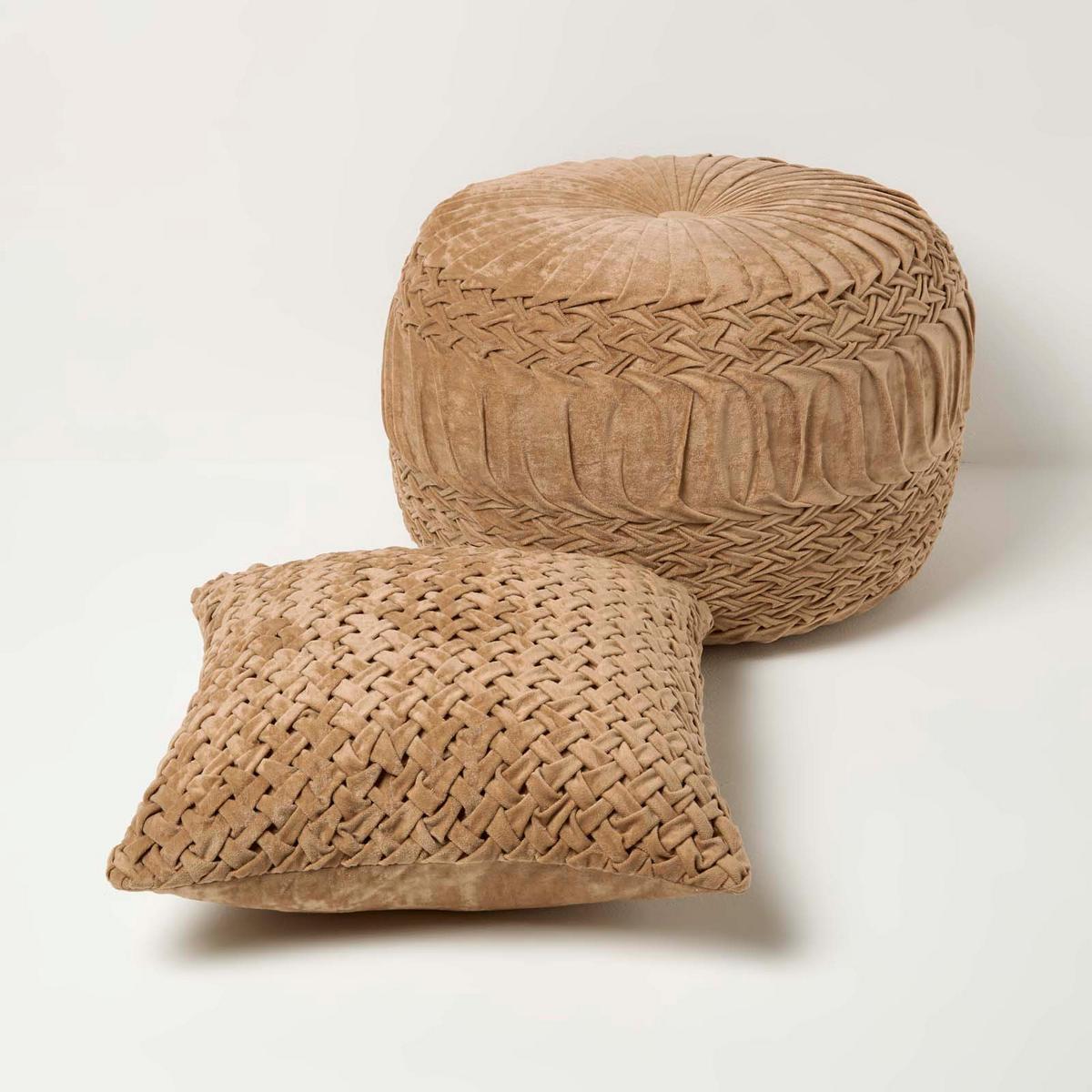 SAMT-POUF Sofia sand, plissiert in Flechtoptik, 50/50/35 cm - Sandfarben, Textil (50/35/50cm) - Homescapes