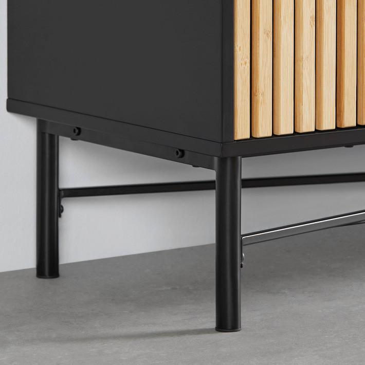 Kommode mit schwarzen Metallfüßen, Detailbild