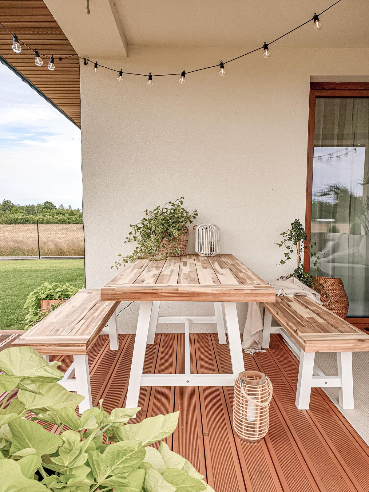 GARTENMÖBEL SET Akazienholz weiß/hellbraun Scania - Hellbraun/Weiß, Holz - Beliani
