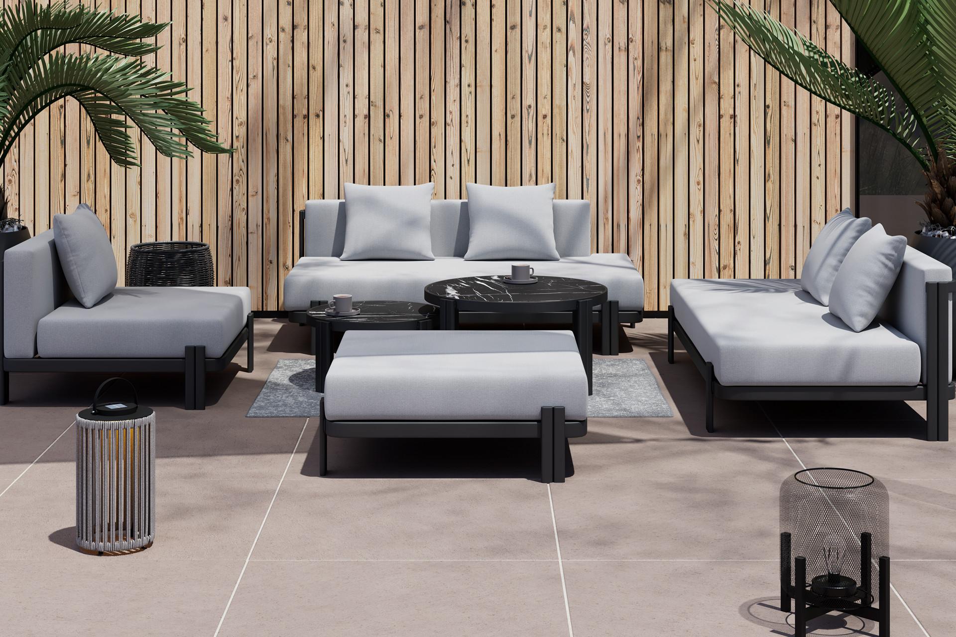 Graue Loungegarnitur vor Holzwand