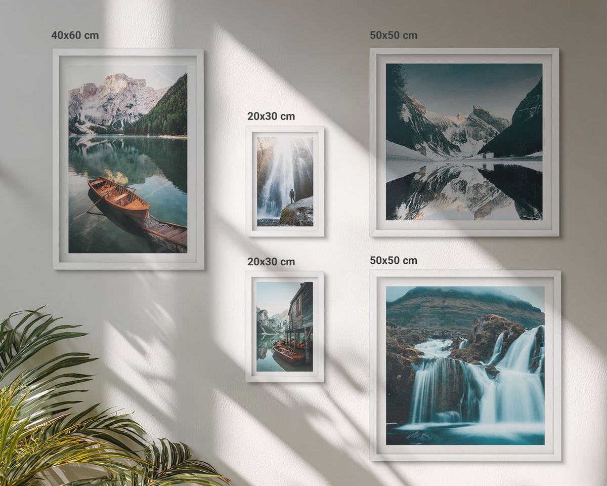 BILDER SET 5er Set - 50x50 cm & 20x30 cm & 40x60 cm Weißer Rahmen - Spiegelung der Boote auf Bergseen - Weiß, Kunststoff (40/60cm) - TULUP