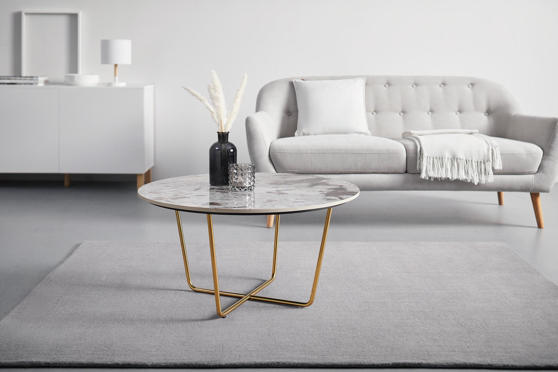Moderne Couchtische aus Metall von mömax.png