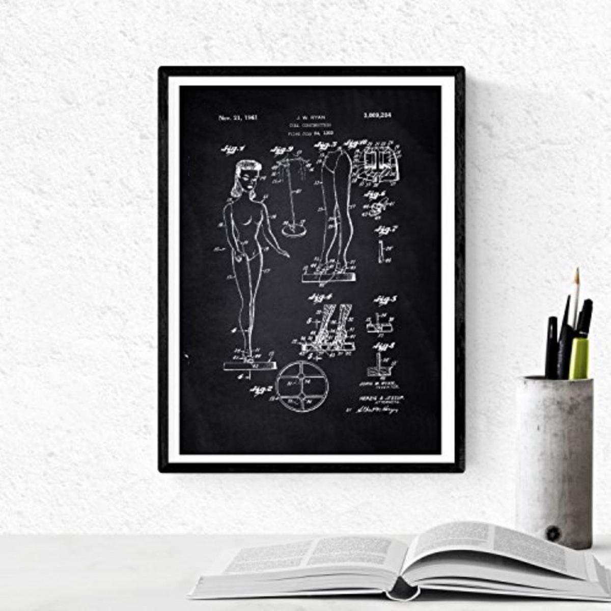 POSTER Set mit 4 Schwarz Kinderspielzeug Patent Stil von Puppen und Spielen A4 Schwarzer Rahmen - Schwarz, Papier (29.7/3cm) - Nacnic