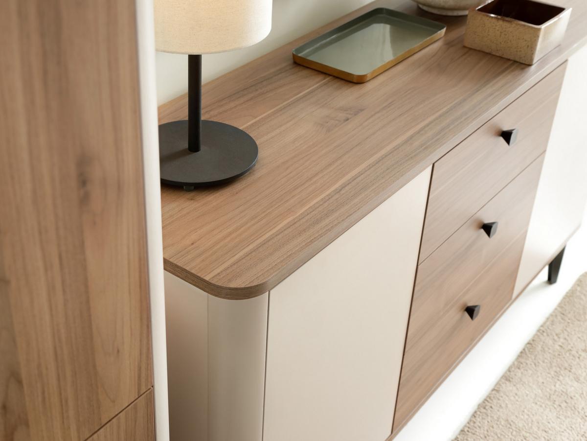 KOMMODE Aurena 2D3S AU04 - Kaschmir/Nussbaumfarben, Holzwerkstoff/Metall (141/82/41cm) - MIRJAN24