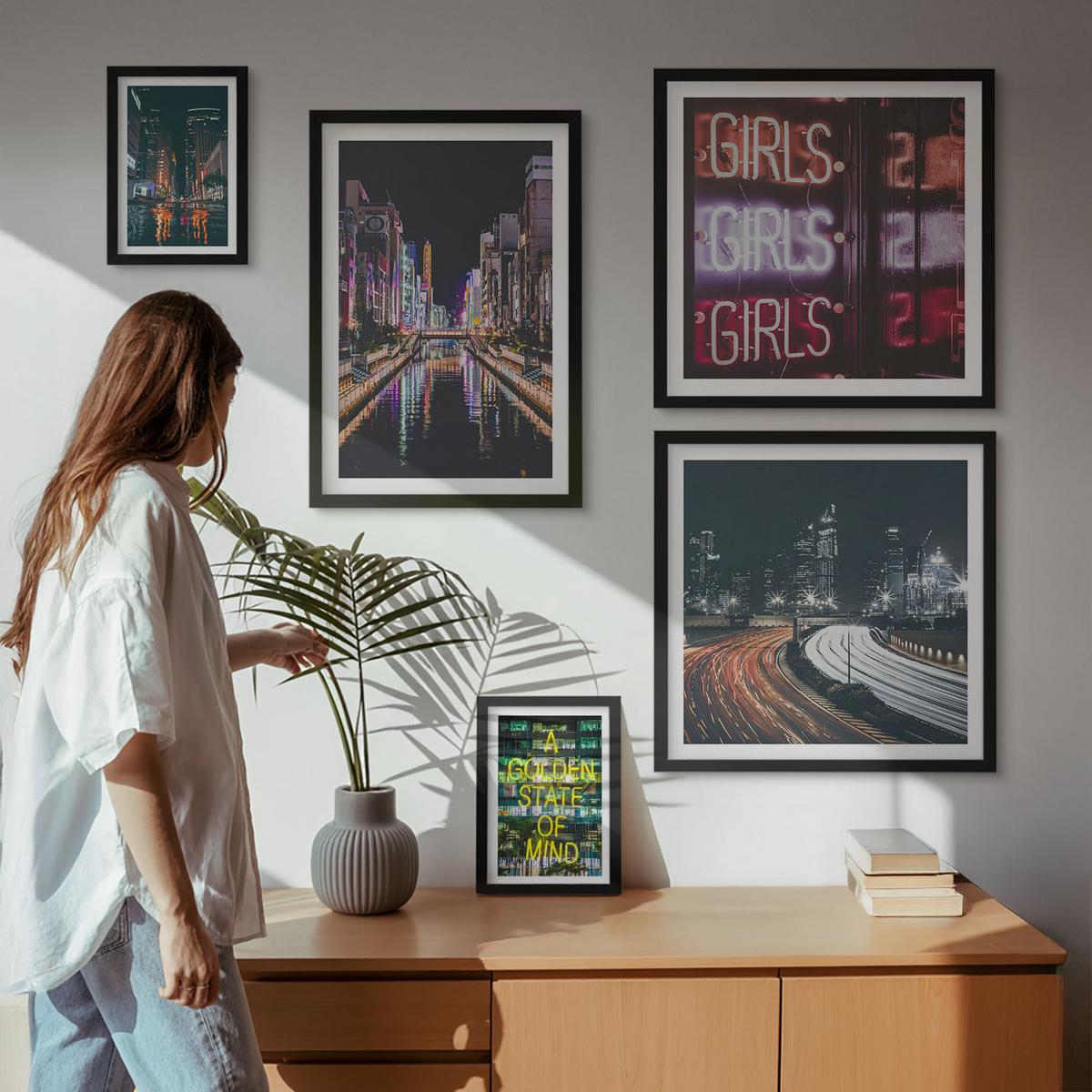 BILDER SET 5er Set - 50x50 cm & 20x30 cm & 40x60 cm Schwarzer Rahmen - Neonreklamen in der Stadt bei Nacht - Schwarz, Kunststoff (40/60cm) - TULUP