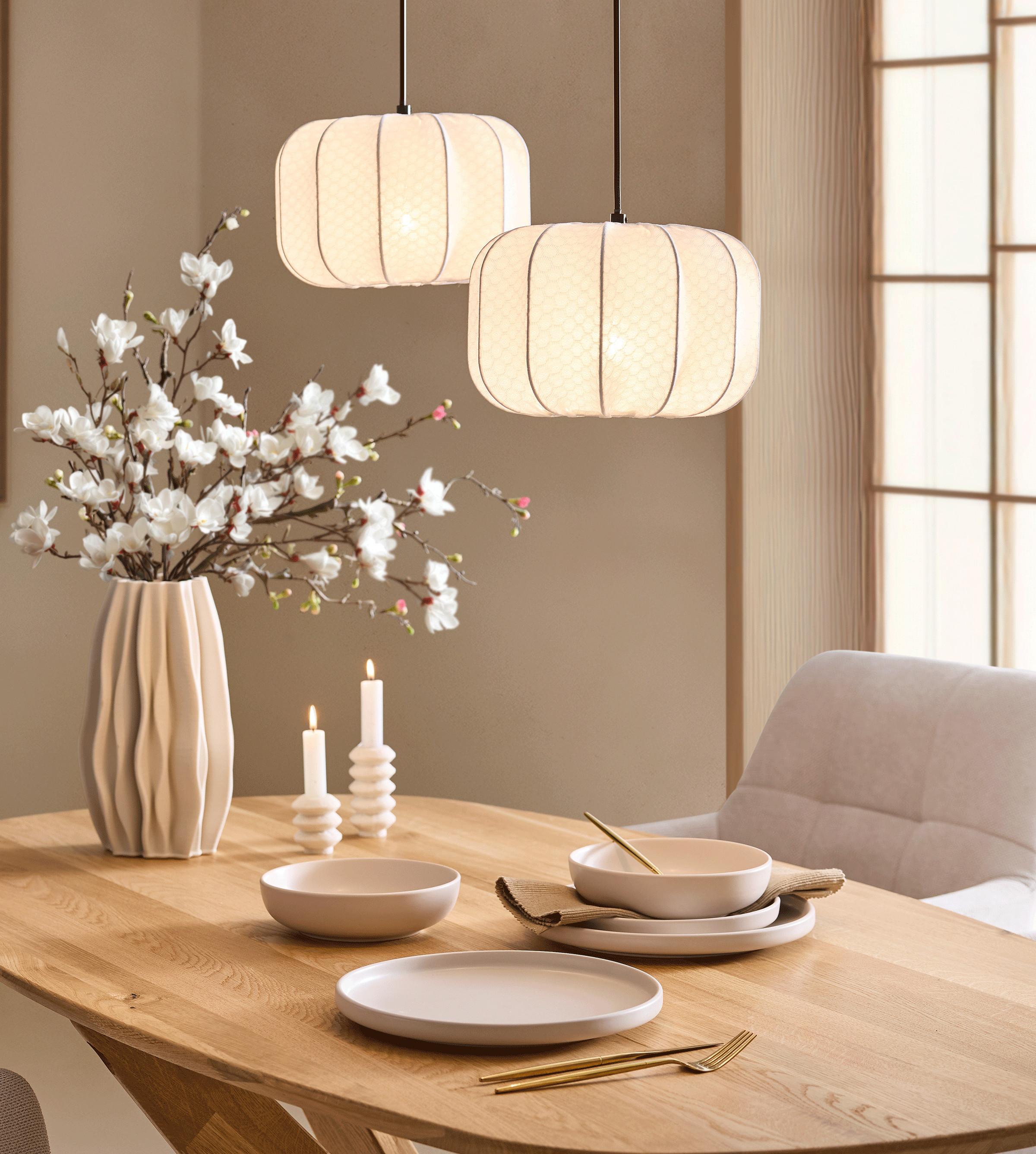 Momente am Tisch im Japandi Stil 