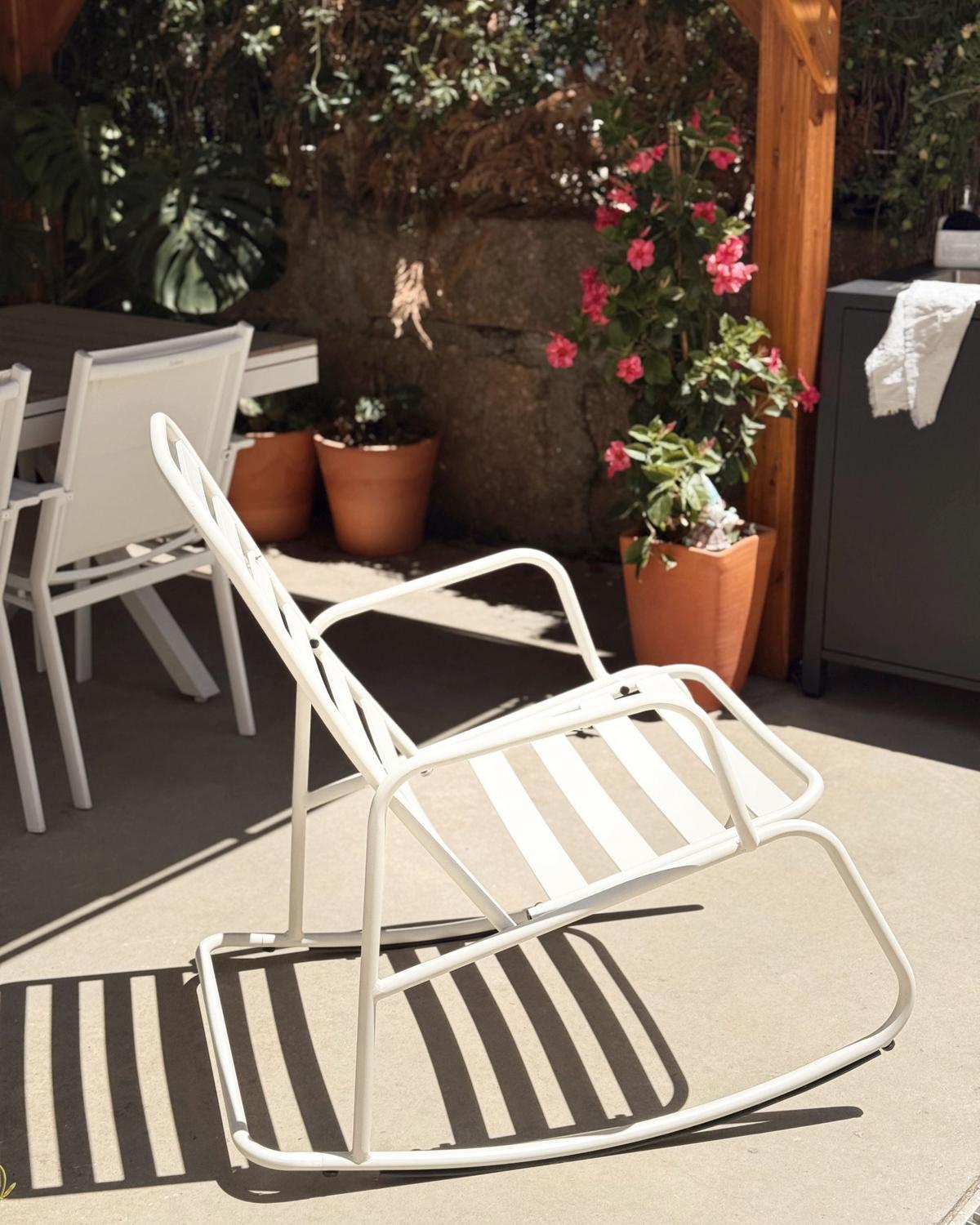 GARTEN-SCHAUKELSTUHL Cremeweiß Turi - Weiß, Metall (66/92/96cm) - Beliani