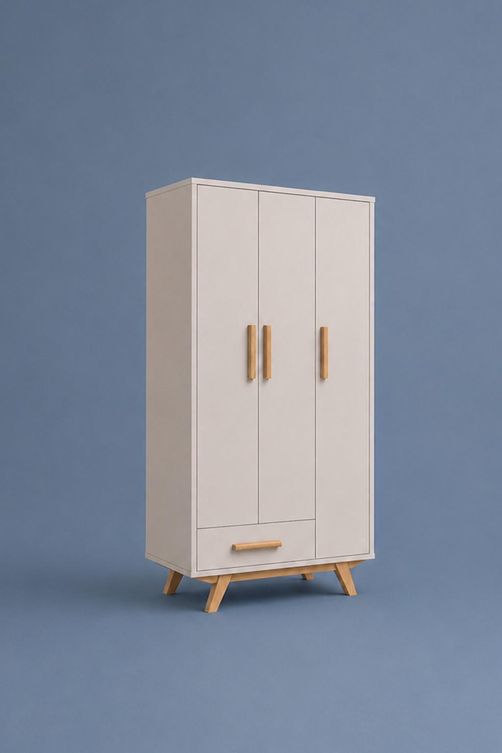 Kleiderschrank in einem blauen Raum