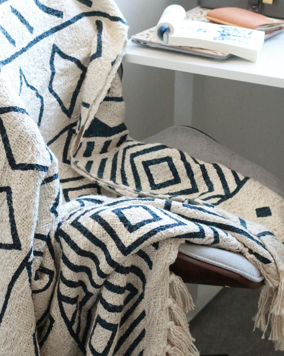 KUSCHELDECKE Baumwolle 150/200 cm Beige Najuy - Blau/Beige, Textil (150/200cm) - Beliani