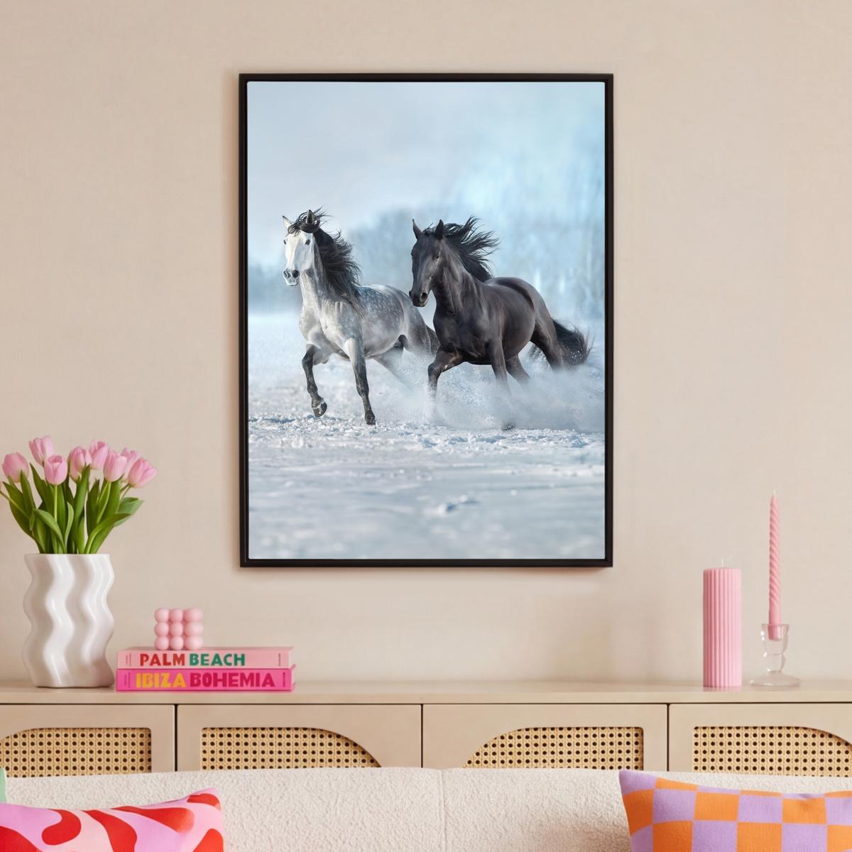 LEINWAND Bilder mit Rahmen - Pferde - Winter - Tiere - Natur - Schnee - 70x100 - Anthrazit, Textil (70/100cm) - MuchoWow