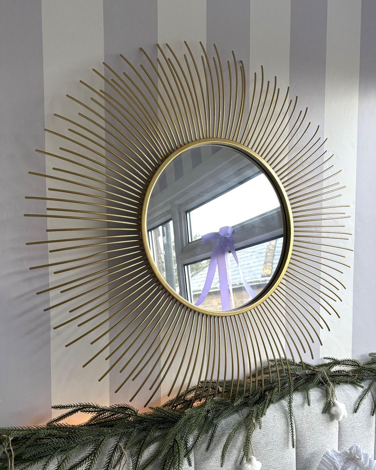 WANDSPIEGEL gold Sonnenform 80 cm Cilly - Goldfarben, Metall (76/76/3cm) - Beliani