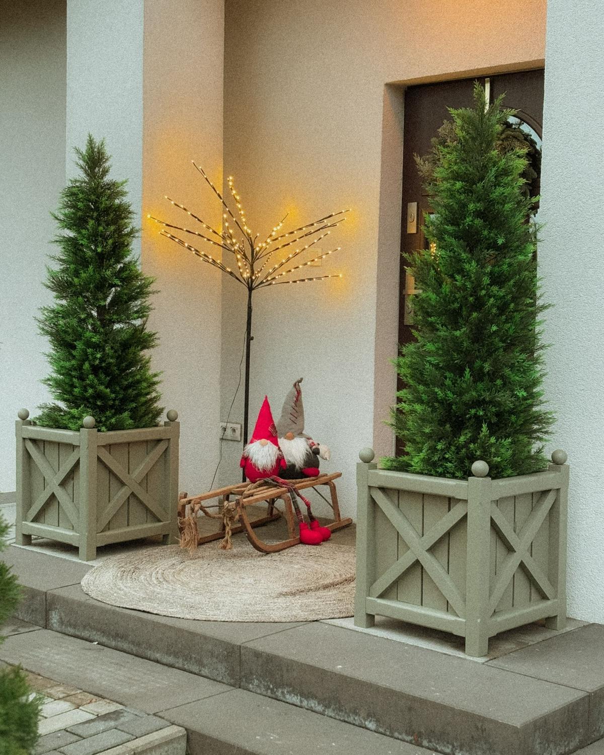 KUNSTPFLANZE im Blumentopf 153 cm Grün/Dunkler Holzfarbton Cedar Tree - Dunkelbraun/Grün, Kunststoff (153cm) - Beliani