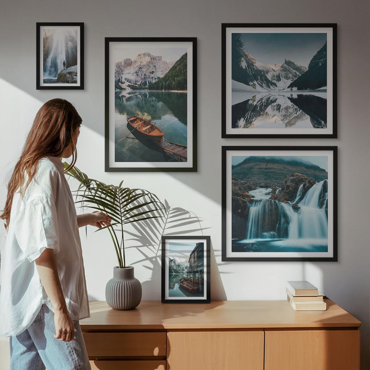 BILDER SET 5er Set - 50x50 cm & 20x30 cm & 40x60 cm Schwarzer Rahmen - Spiegelung der Boote auf Bergseen - Schwarz, Kunststoff (40/60cm) - TULUP
